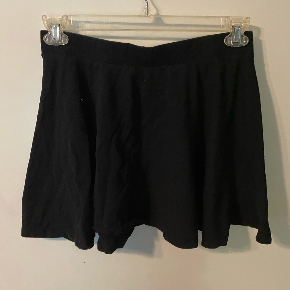 Black skater shirt